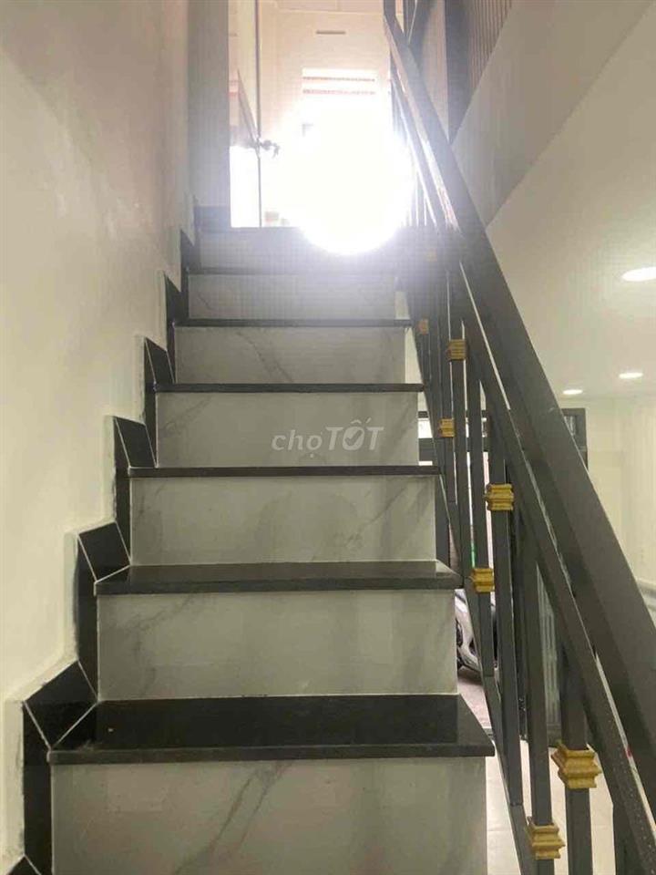 nhà đẹp cần bán đường tôn Đản F8Q4