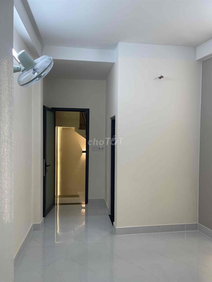 nhà đẹp cần bán đường tôn đản F8Q4