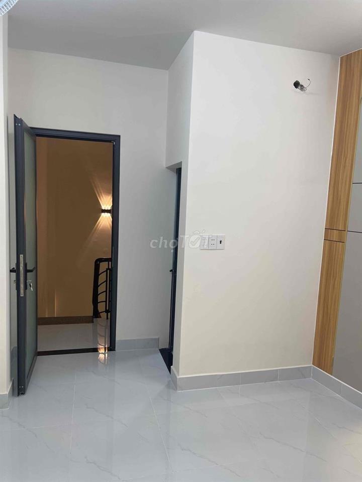 nhà đẹp cần bán đường tôn đản F8Q4