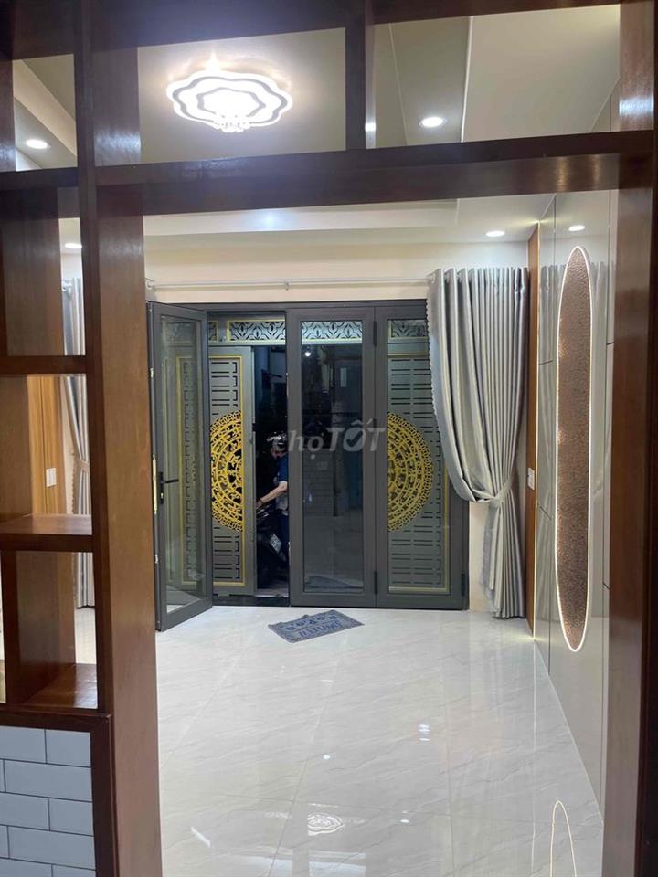 nhà đẹp cần bán đường tôn đản F8Q4