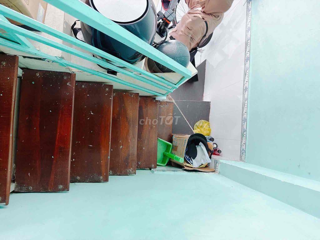 Nhà bán Đoàn Văn Bơ Q.4
