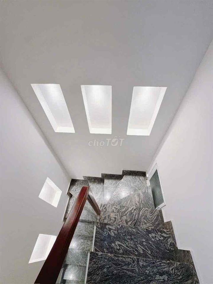 Nhà bán mt đường số Q.4