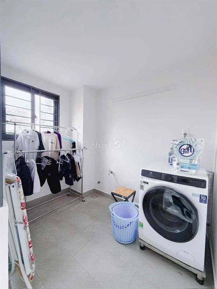 Nhà bán mt đường số Q.4