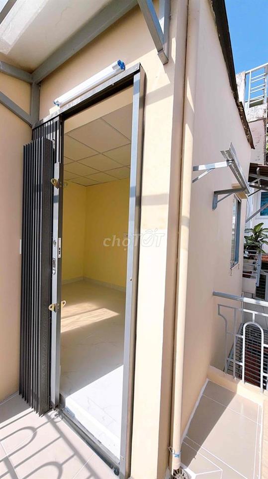 Nhà 2 lầu Khu xóm đạo 2p2wc