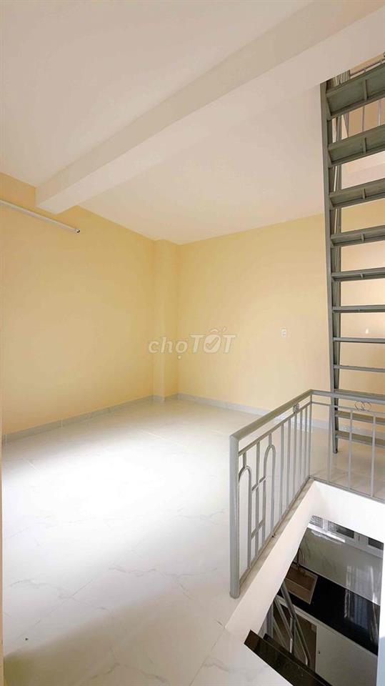 Nhà 2 lầu Khu xóm đạo 2p2wc