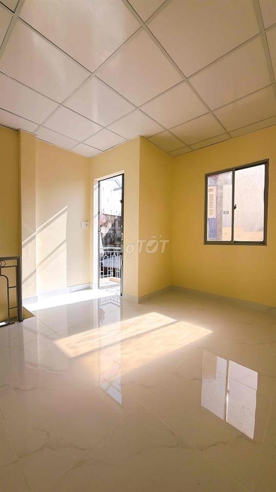 Nhà 2 lầu Khu xóm đạo 2p2wc