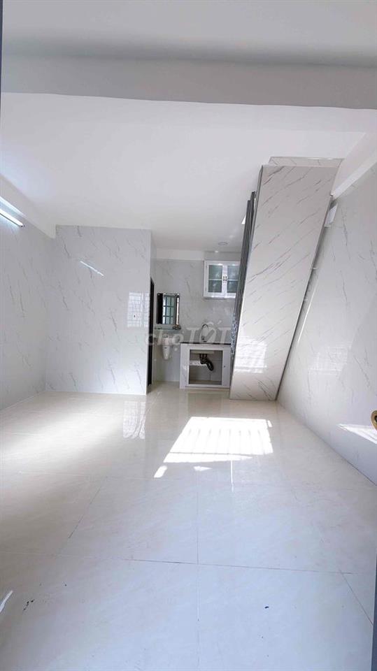 Nhà 2 lầu Khu xóm đạo 2p2wc
