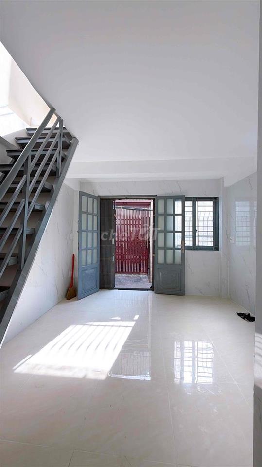 Nhà 2 lầu Khu xóm đạo 2p2wc