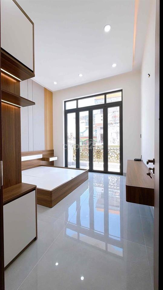 Nhà mới 4 Tầng Thang máy 5P5WC