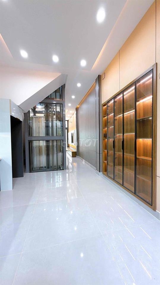 Nhà mới 4 Tầng Thang máy 5P5WC