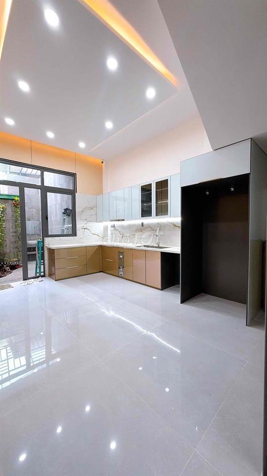 Nhà mới 4 Tầng Thang máy 5P5WC