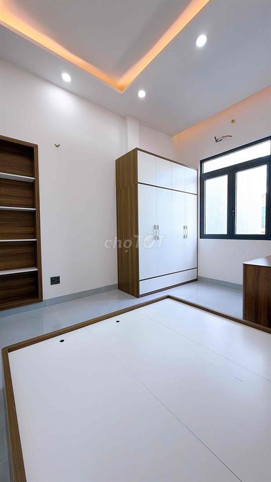 Nhà mới 4 Tầng Thang máy 5P5WC