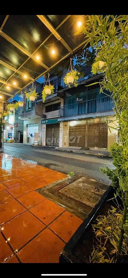 Cần bán nhà quận 4 gấp