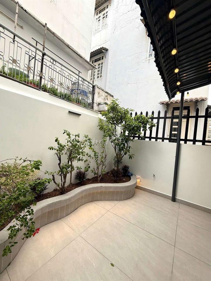 NHÀ ĐẸP GIÁ  TỐT  . DT 70 M2. PHƯỜNG. PHÚ ĐỊNH
