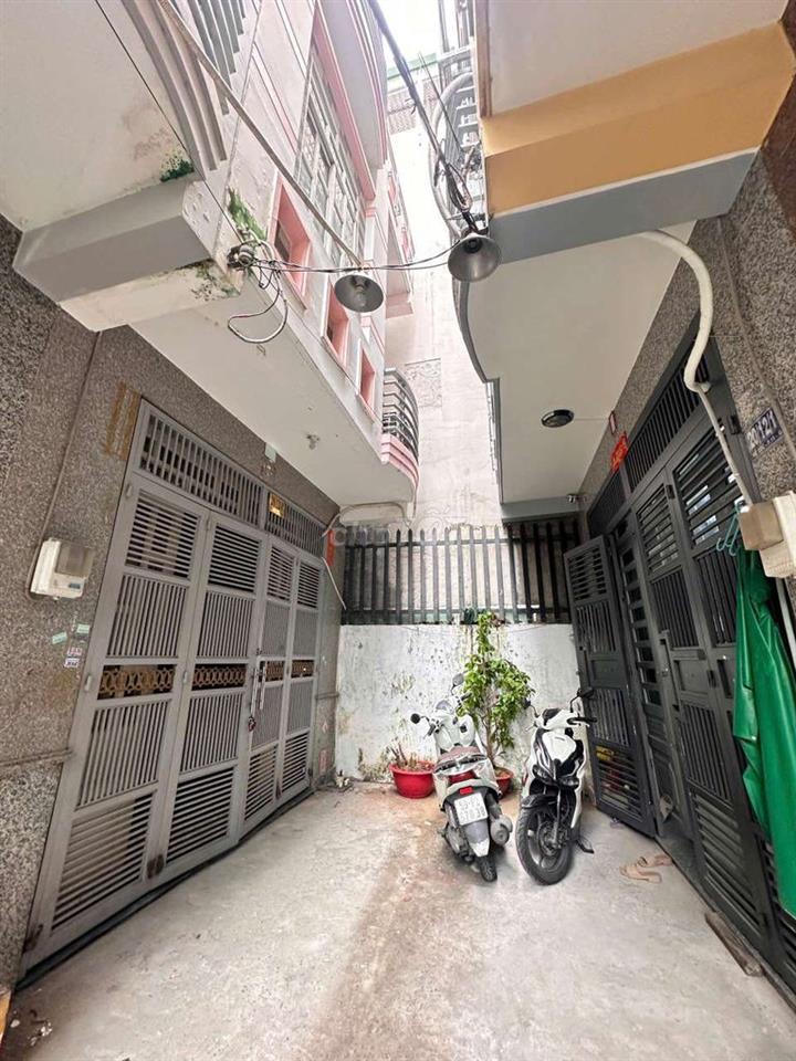 NHÀ  2 LẦU  GIÁ  TỐT  . P . PHÚ ĐỊNH