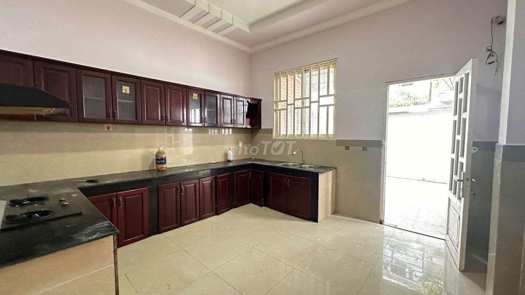 NHÀ  2 LẦU  GIÁ  TỐT  . P . PHÚ ĐỊNH
