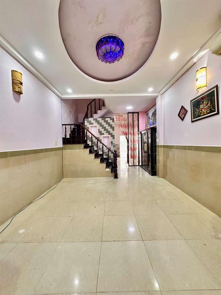 NHÀ  2 LẦU  GIÁ  TỐT  . P . PHÚ ĐỊNH