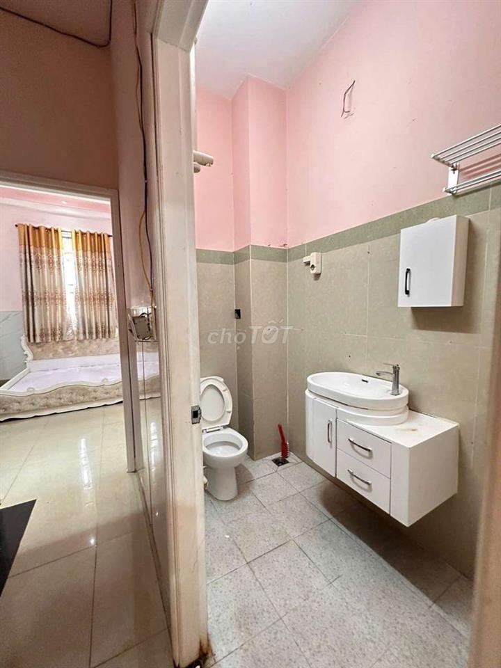 NHÀ  2 LẦU  GIÁ  TỐT  . P . PHÚ ĐỊNH