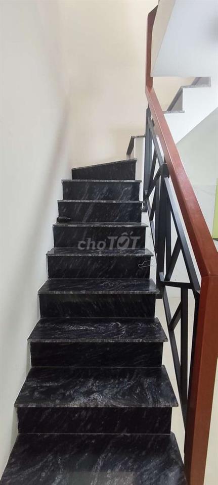 CHO THUÊ  NHÀ . HẺM XE  HƠI. P 15 Q. 8.