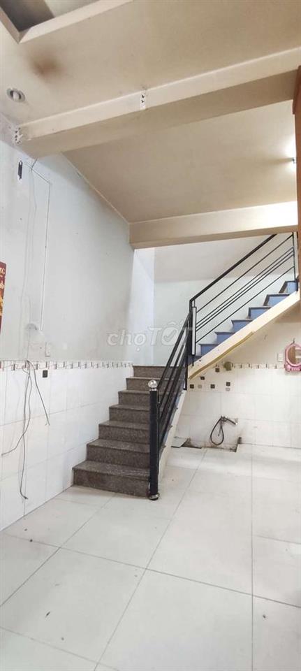 CHO THUE NHÀ  DT 40 M . P 15 Q 8.