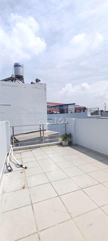NHÀ  ĐẸP GIÁ  TỐT. Q. 11 . 3 LẦU  SÂN THƯỢNG
