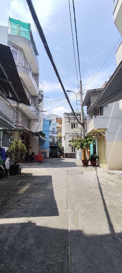 NHÀ  ĐẸP GIÁ  TỐT. Q. 11 . 3 LẦU  SÂN THƯỢNG