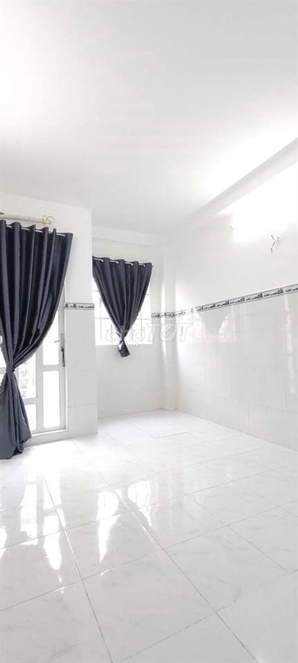 NHÀ  ĐẸP GIÁ  TỐT. Q. 11 . 3 LẦU  SÂN THƯỢNG