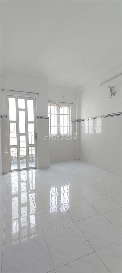 NHÀ  ĐẸP GIÁ  TỐT. Q. 11 . 3 LẦU  SÂN THƯỢNG