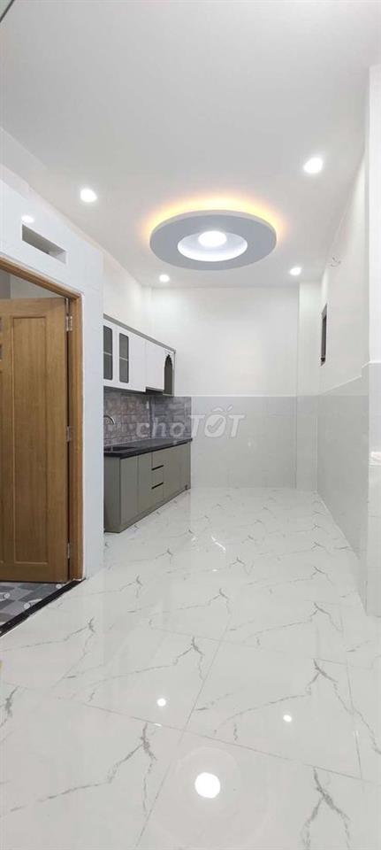 NHÀ  ĐẸP GIÁ  TỐT. Q. 11 . 3 LẦU  SÂN THƯỢNG