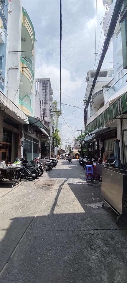 NHÀ  ĐẸP GIÁ  TỐT. Q. 11 . 3 LẦU  SÂN THƯỢNG