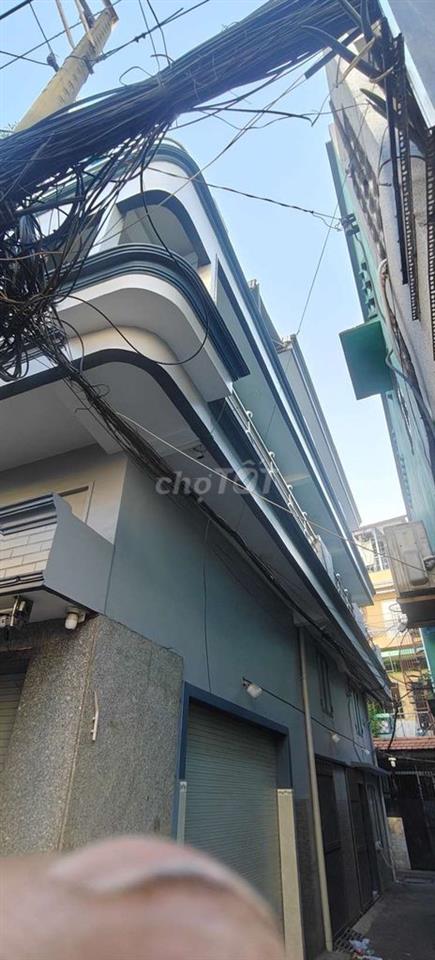 bán nhà hai mặt tiền