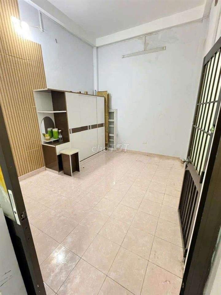 Bán nhà Tôn Đản Q4 - xe tải đỗ cửa