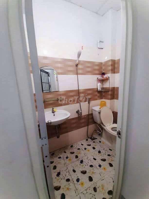 Bán nhà Tôn Đản Q4 - xe tải đỗ cửa