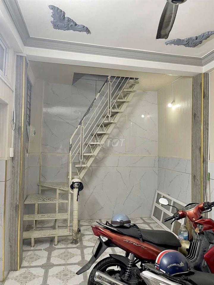 Bán nhà Tôn Đản Q4 - xe tải đỗ cửa