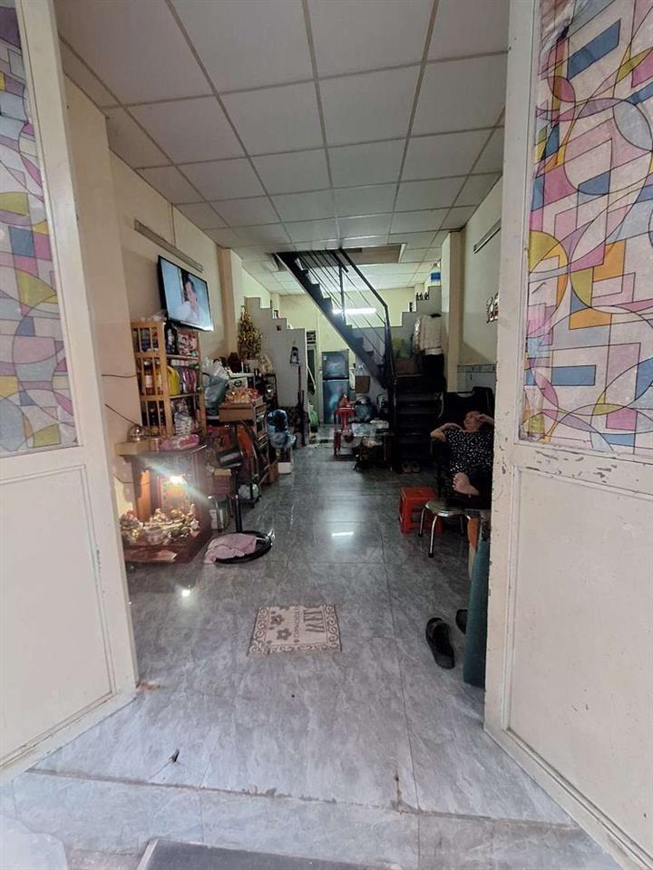mình cần bán nhà quan 4