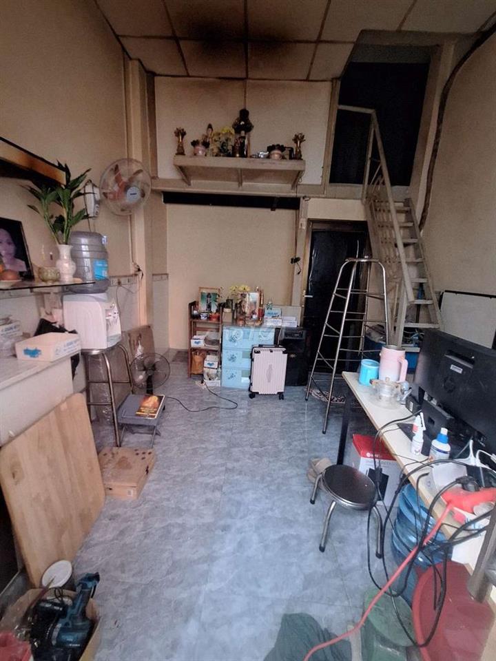 mình cần bán nhà quan 4