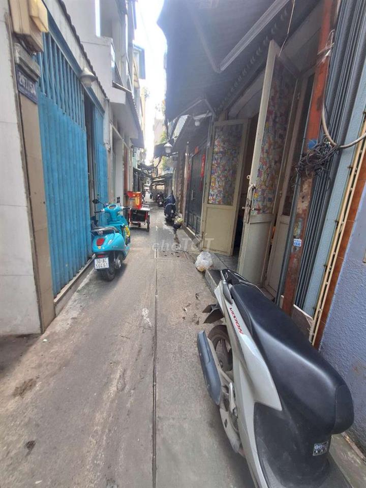 mình cần bán nhà quan 4