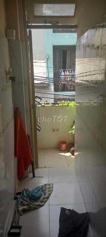 BÁN NHÀ NGAY CHỢ XÓM CHIẾU, THUẬN TIỆN KINH DOANH