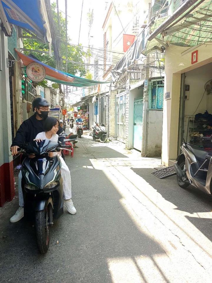 nhà bán vị trí đẹp dễ kinh doanh hẻm xe hơi 