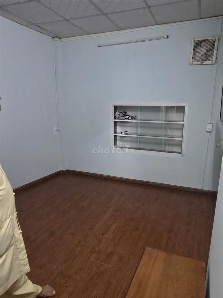 Cho thuê nhà nguyên căn q4