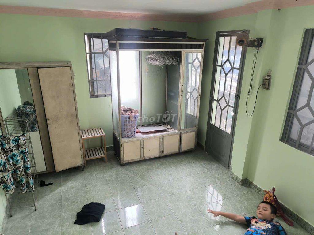 Nhà mặt tiền , ngay góc chợ , dễ buôn bán , ngay cầu tân thuận 2