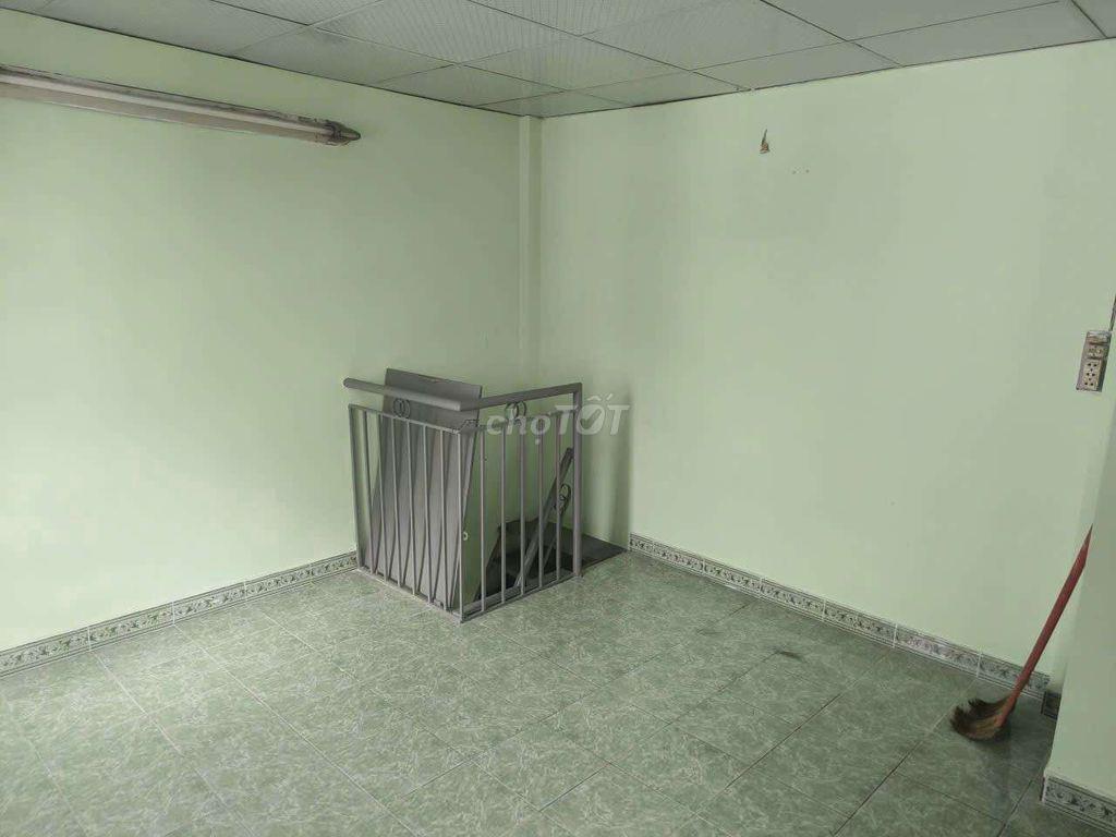 Nhà mặt tiền , ngay góc chợ , dễ buôn bán , ngay cầu tân thuận 2