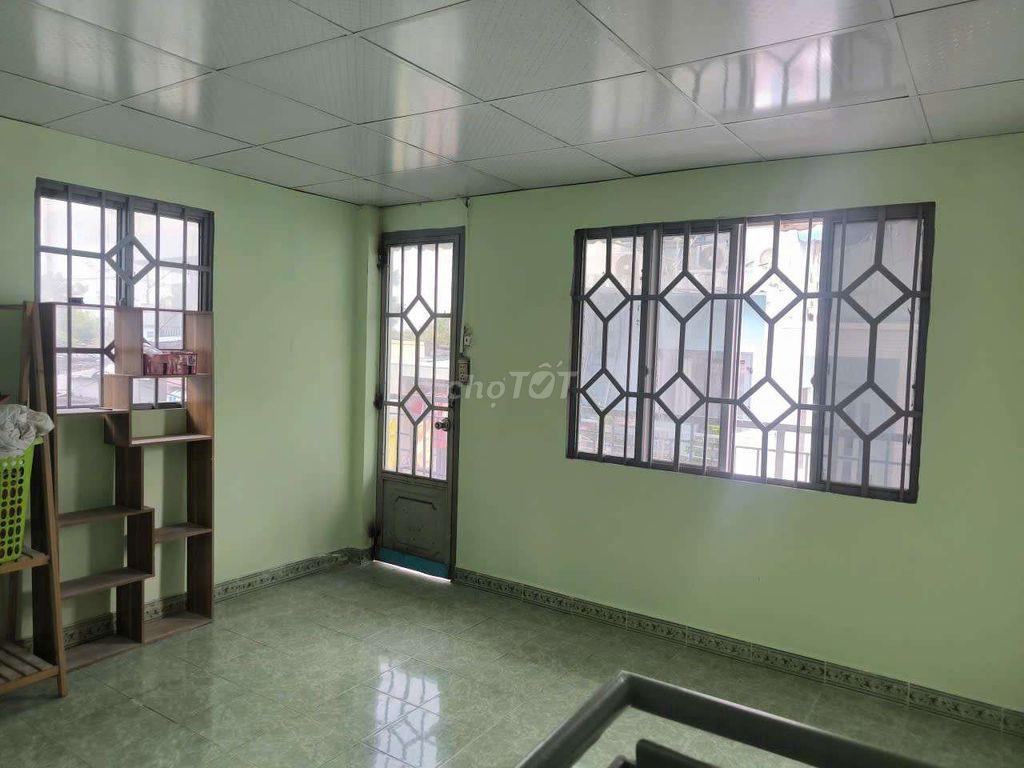 Nhà mặt tiền , ngay góc chợ , dễ buôn bán , ngay cầu tân thuận 2