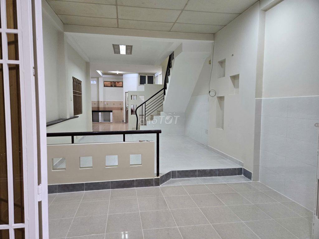 Cho thuê nhà nguyên căn 2 phòng ngủ hẻm Nguyễn Tất Thành Quận 4
