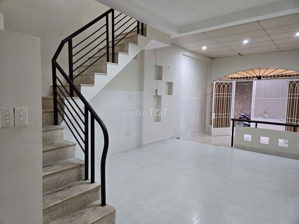 Cho thuê nhà nguyên căn 2 phòng ngủ hẻm Nguyễn Tất Thành Quận 4