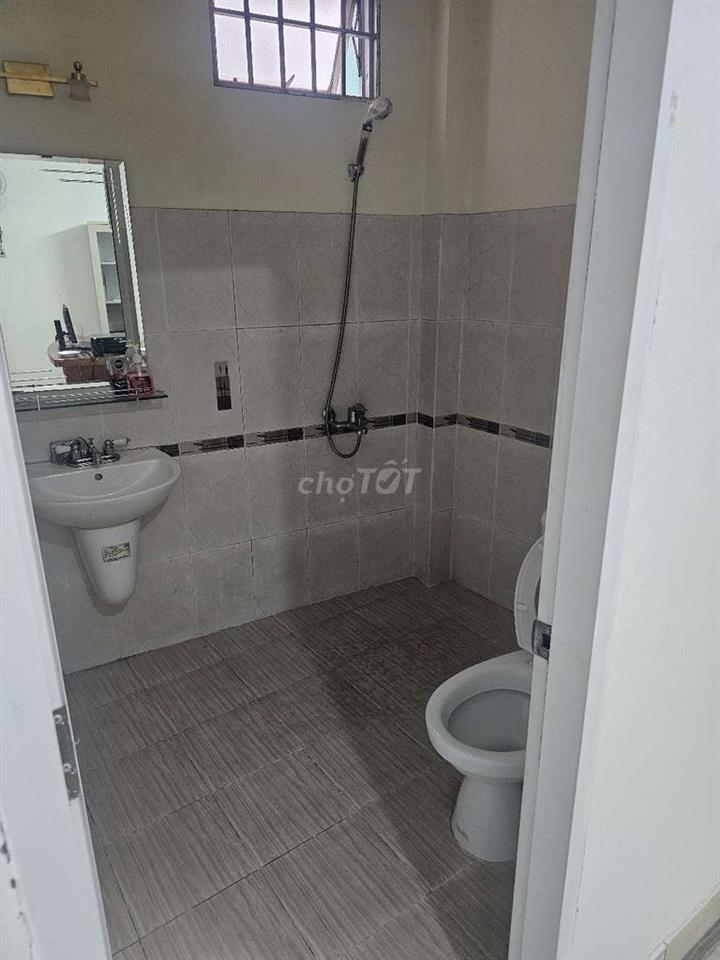 Cho thuê làm văn phòng toàn bộ tầng 2