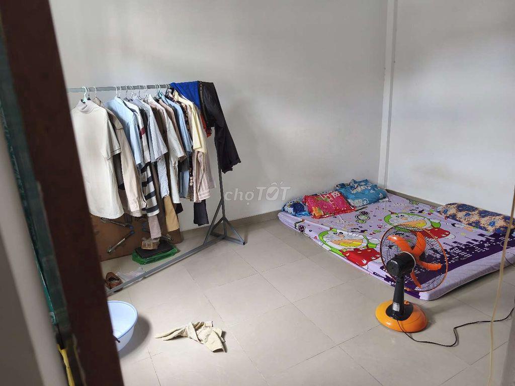 Phòng sạch đẹp rộng rãi mà fiá sinh viên