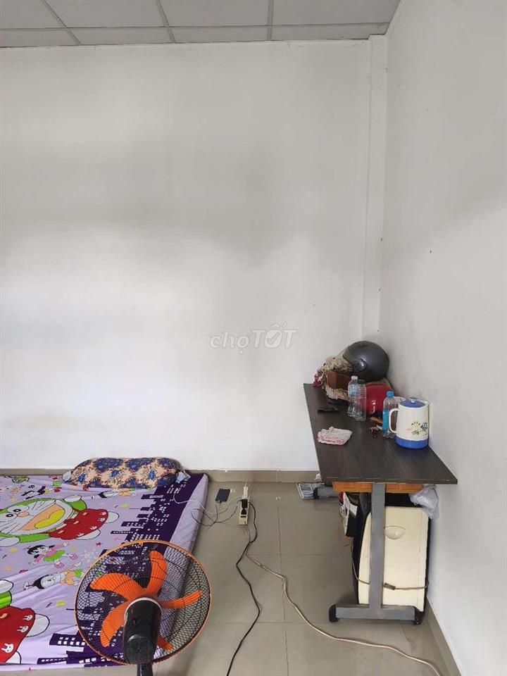 Phòng sạch đẹp rộng rãi mà fiá sinh viên