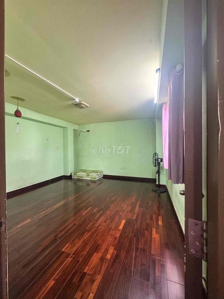 Phòng trọ 30m2 mặt đường Nguyễn Tất Thành