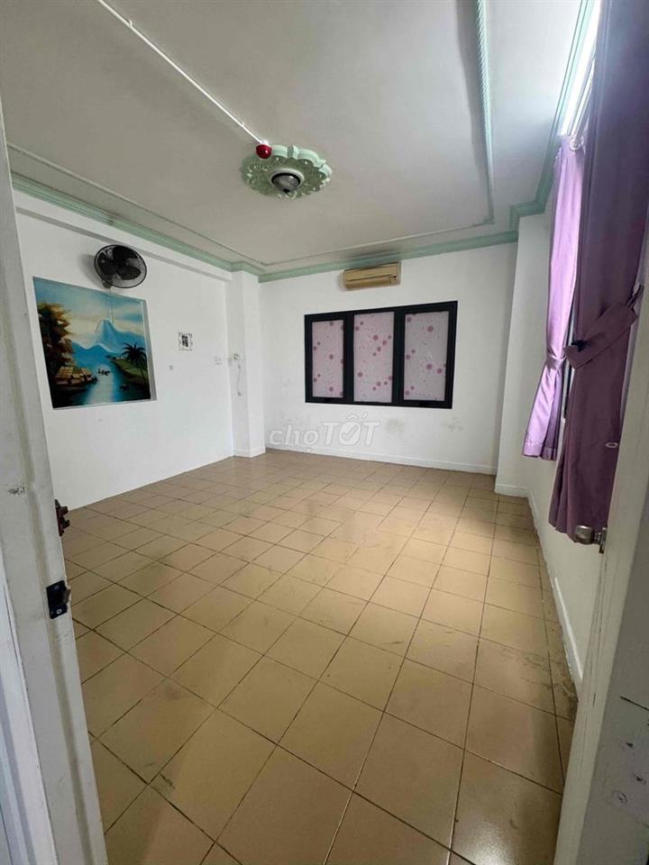 Phòng trọ 30m2 đường Nguyễn Tất Thành Q4